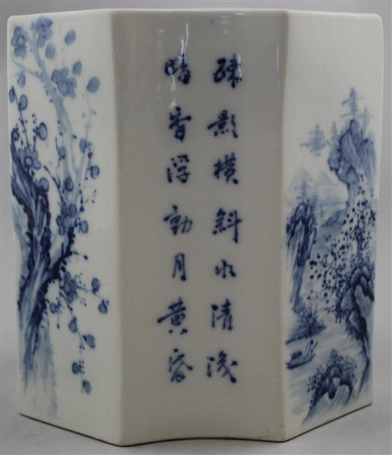 A Chinese blue and white brush pot, 16.3cm